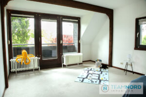Kinderzimmer m. Austritt